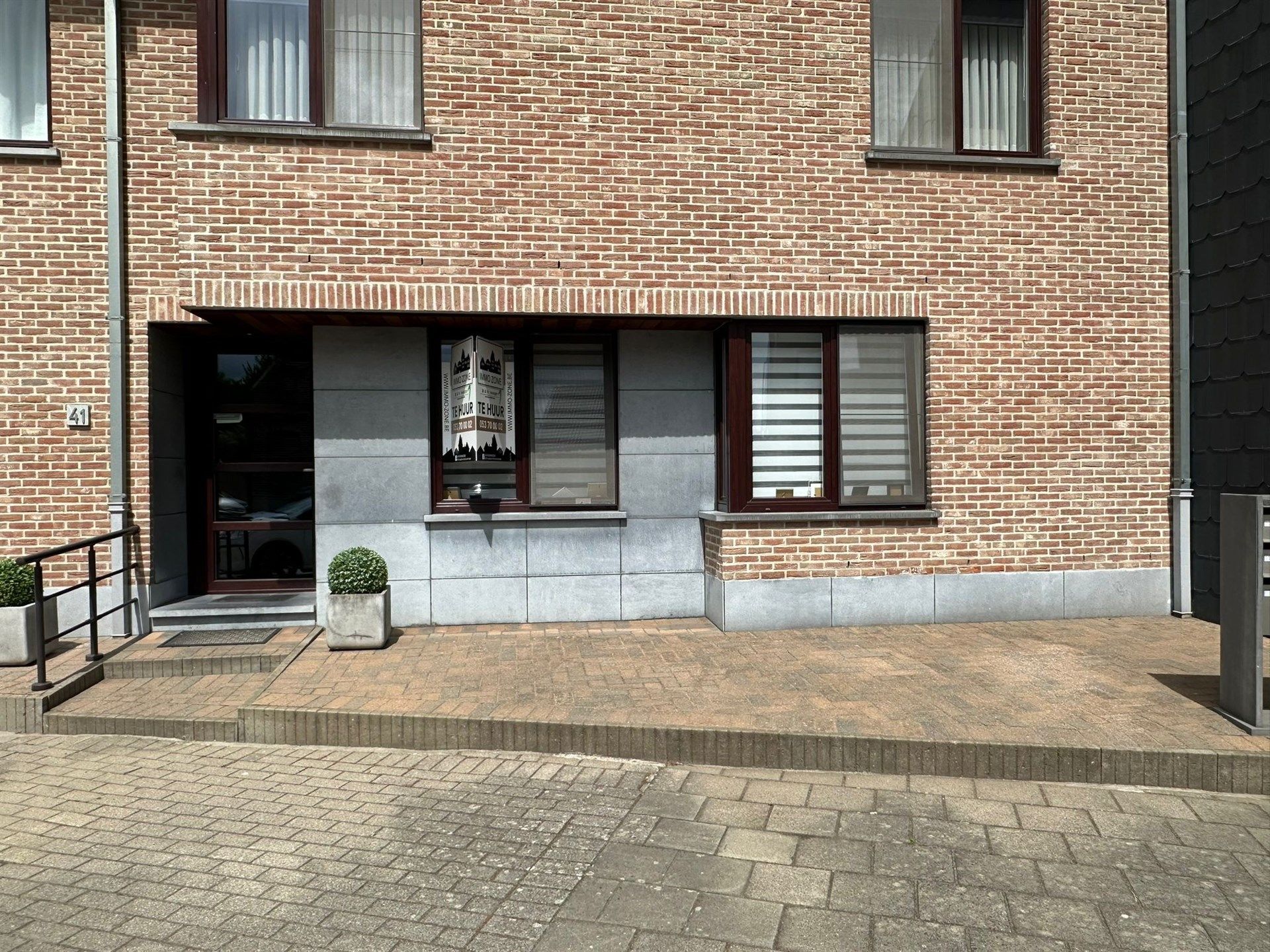 Ruim gelijkvloers appartement met tuin en garage te Hofstade foto 2