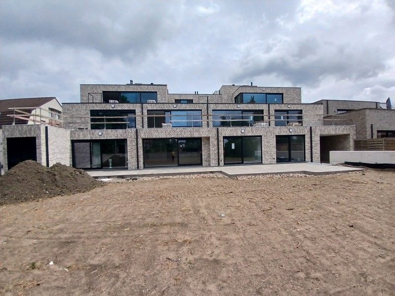 Gelijkvloers nieuwbouw appartement met terras en tuin gelegen in het centrum van Opglabbeek foto 2