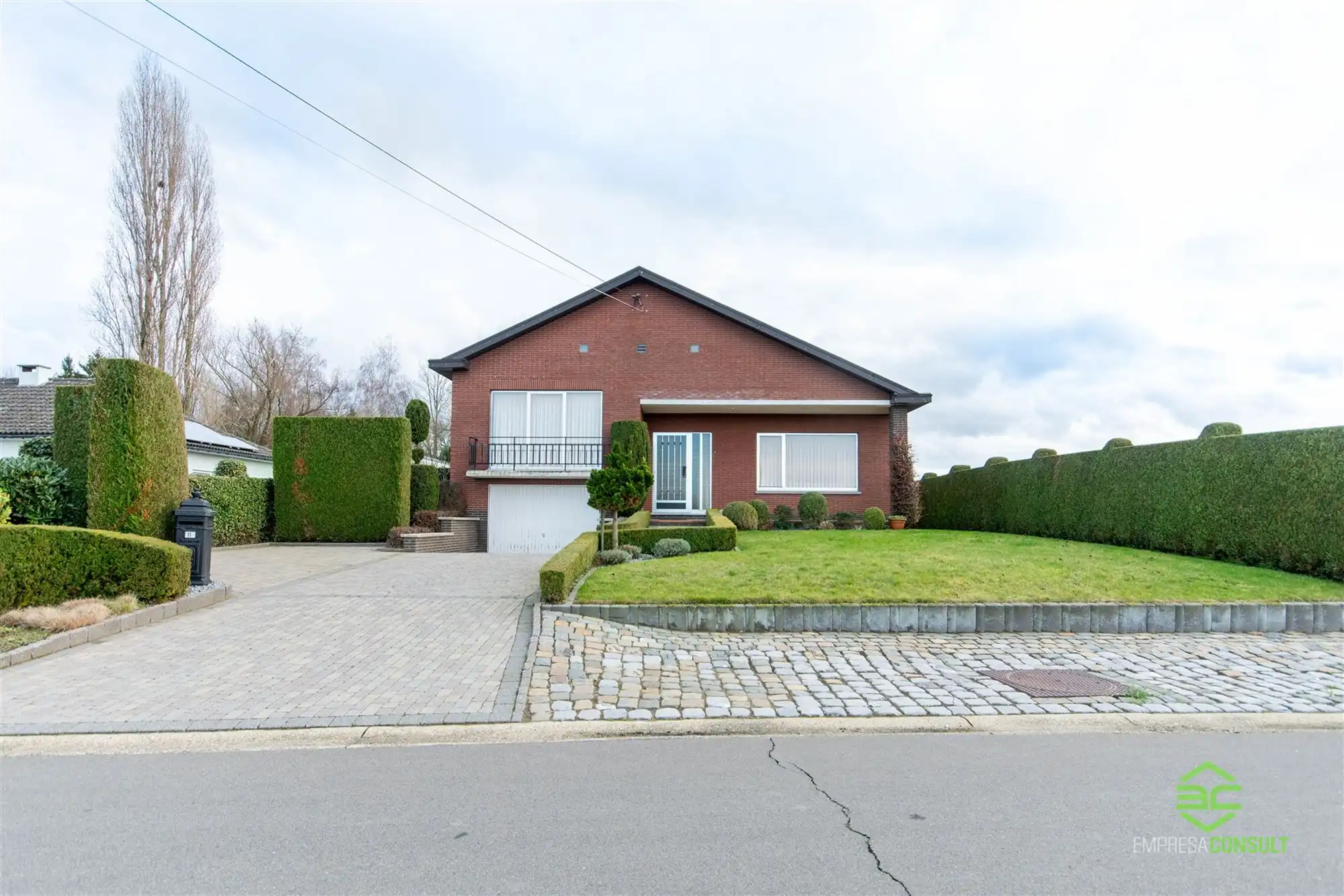 Ruime gezinswoning op een prachtige locatie in Stevoort! foto 3