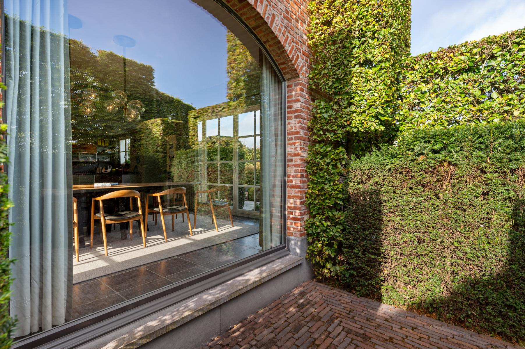 Prachtige instapklare villa met zwembad en poolhouse. foto 33