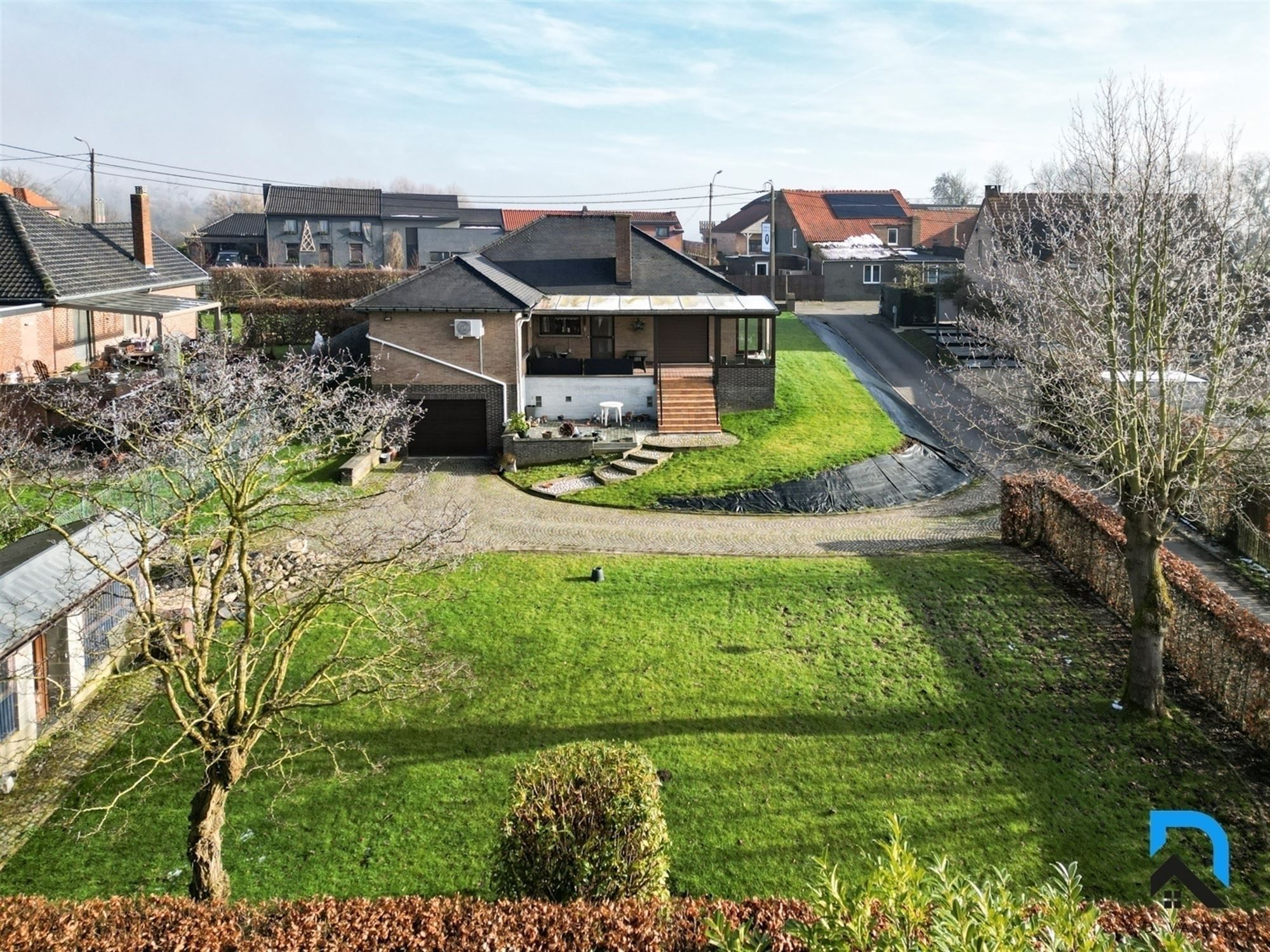 Vrijstaande woning op toplocatie met mooie tuin foto 2