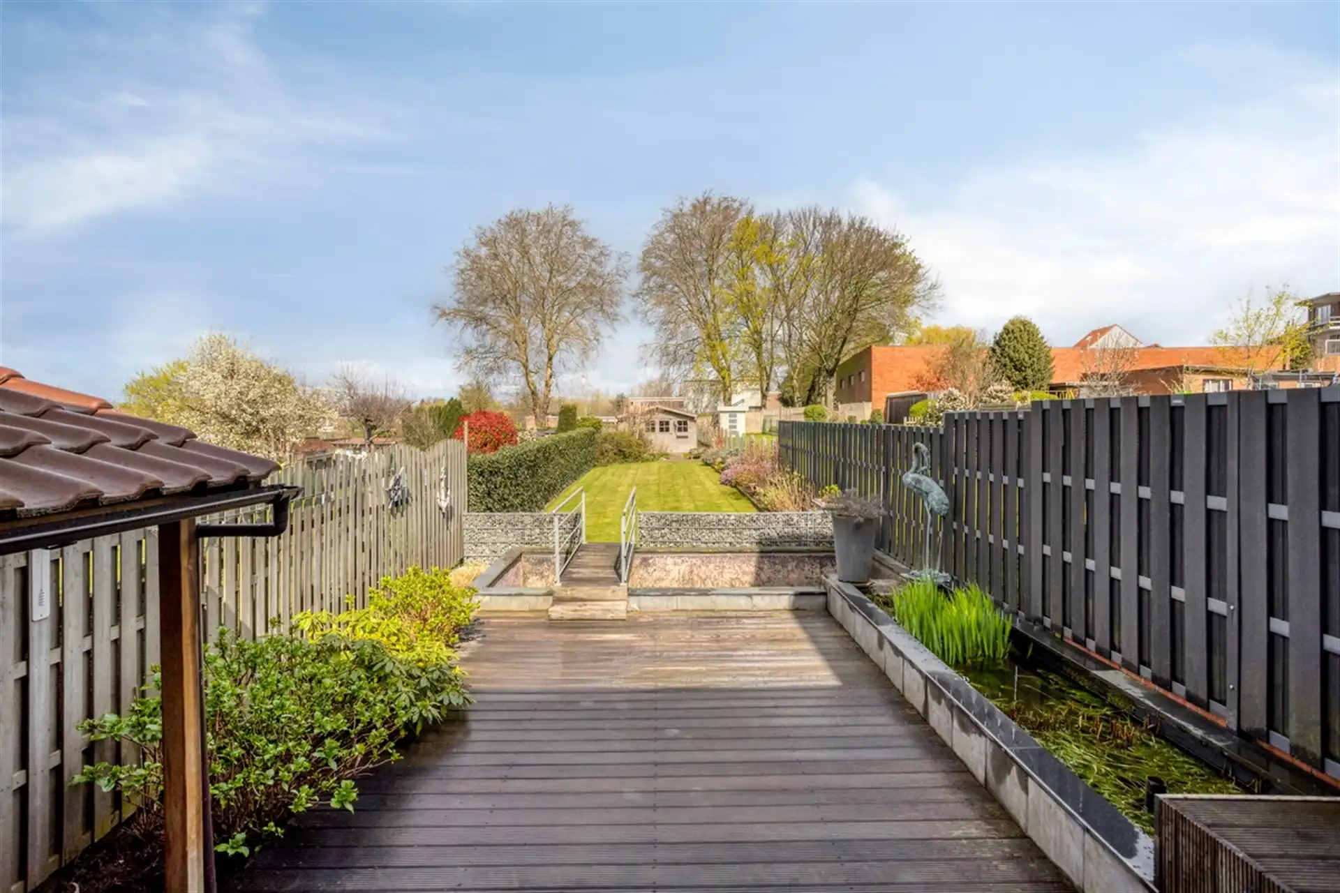 Gezinswoning met 3 slaapkamers, tuin en garage in rustige straat foto 15
