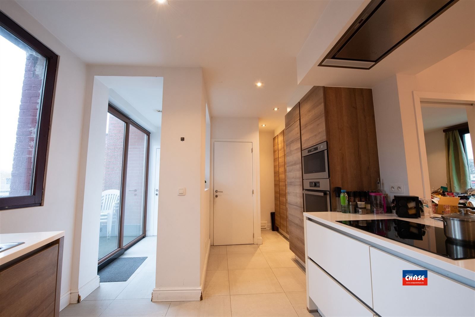 Handelshuis met groot appartement, garage en tuin foto 32