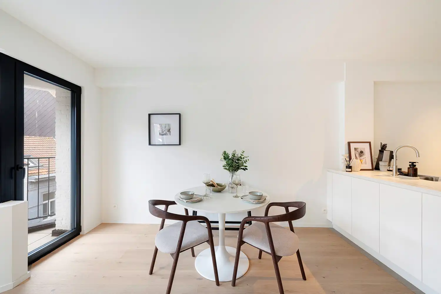 Vernieuwd en energiezuinig appartement vlakbij de Zeedijk foto 6