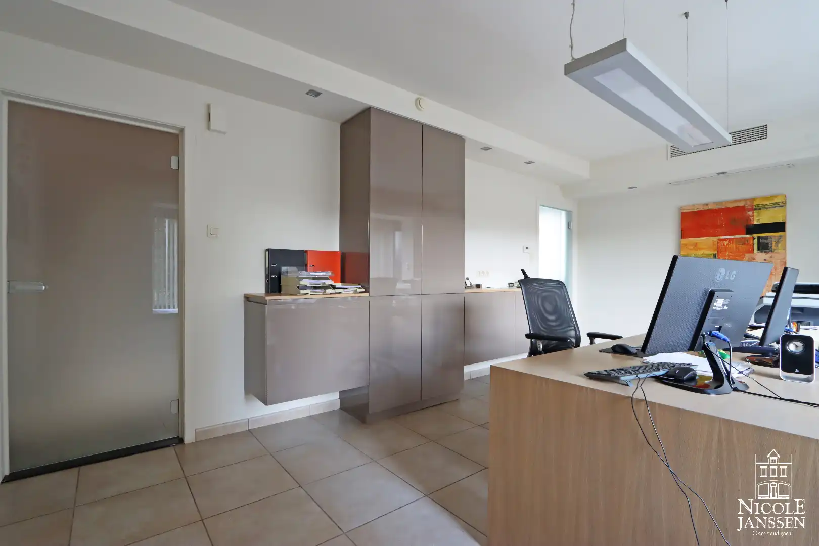 Handelspand met grote loods en bovengelegen woonst net buiten het centrum van Maaseik foto 12