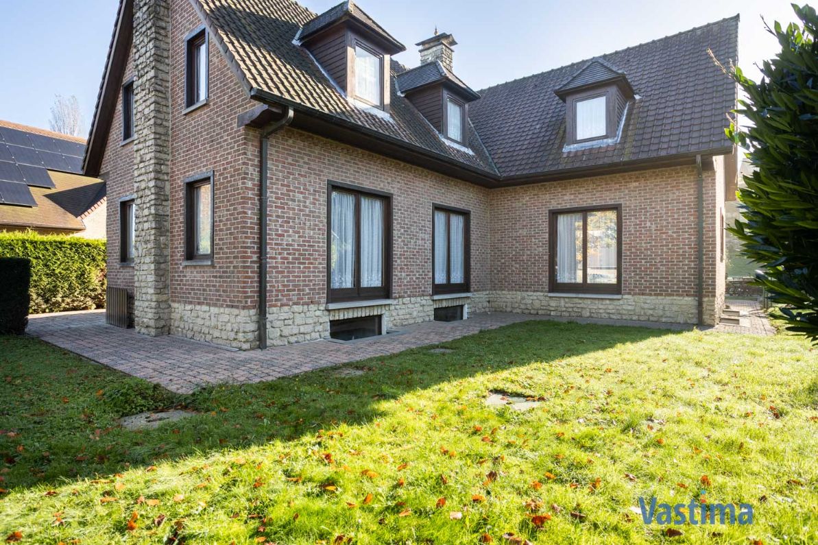 Statige villa met enorm potentieel in een prachtige groene omgeving foto 3