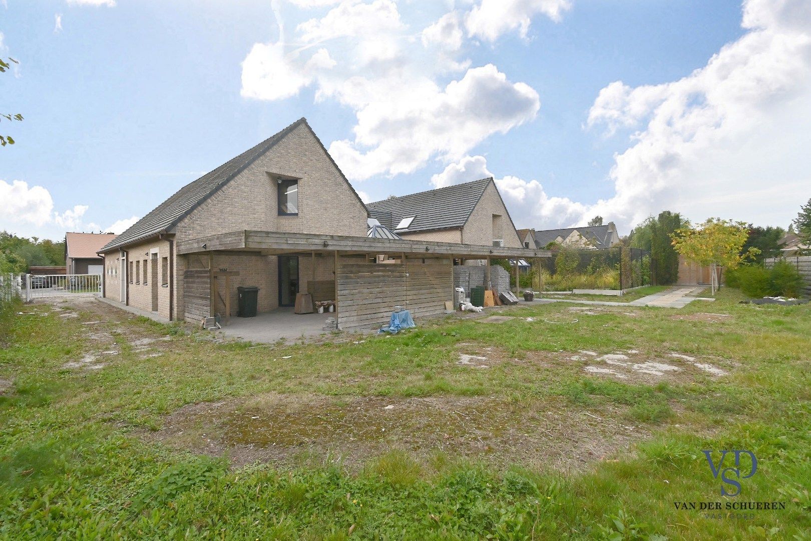 Ruim handelspand met penthouse in villastijl foto 47