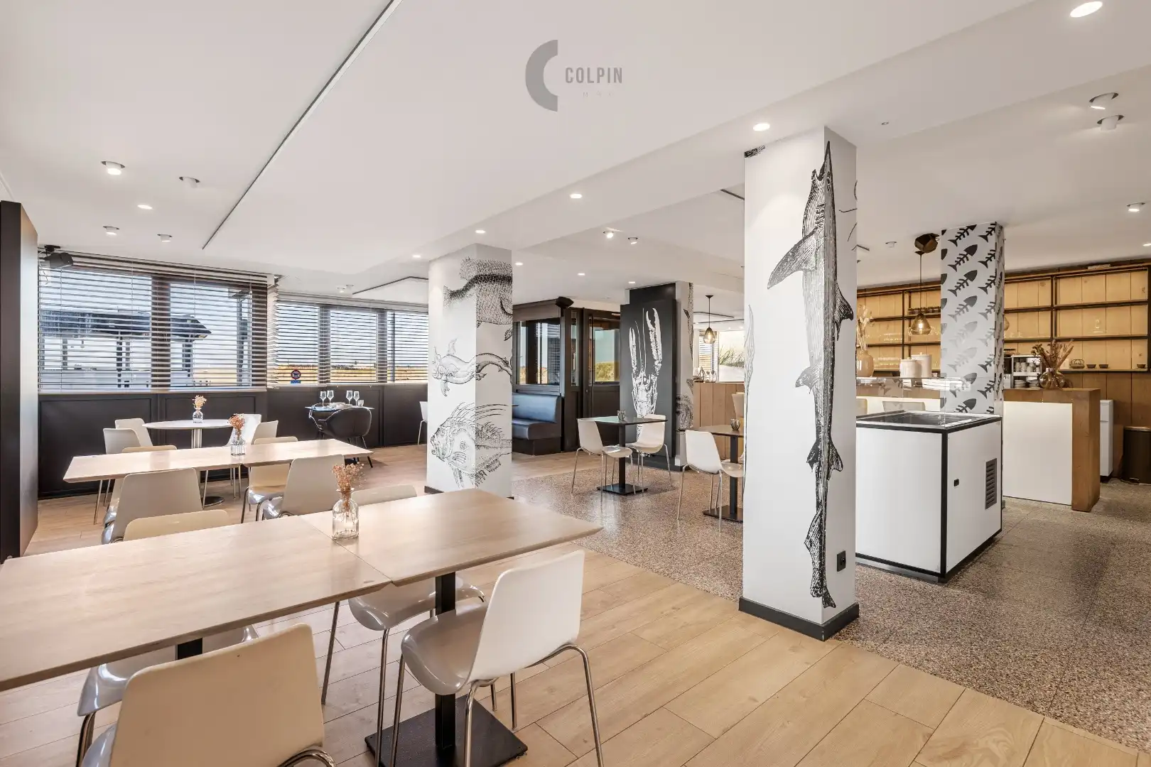 Uniek handelspand op de Zeedijk van Zeebrugge met zeezicht foto 2