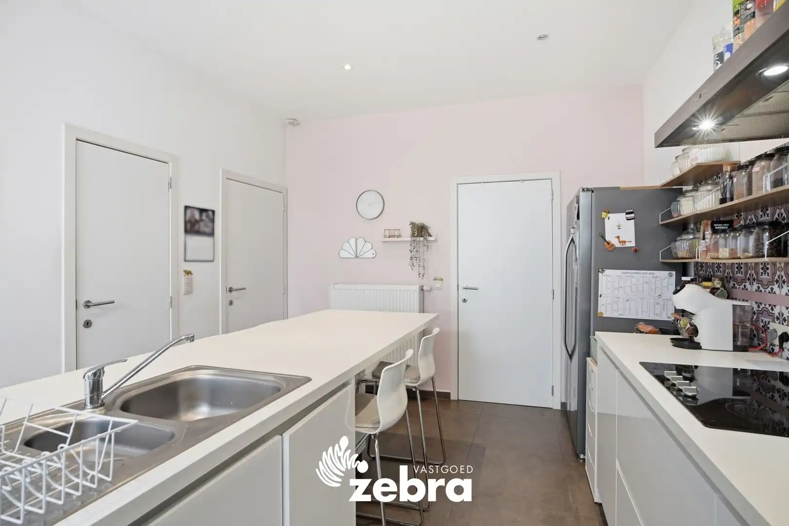 Instapklare, volledig gerenoveerde woning in Tielt met tuin, terras en uitweg! foto 9