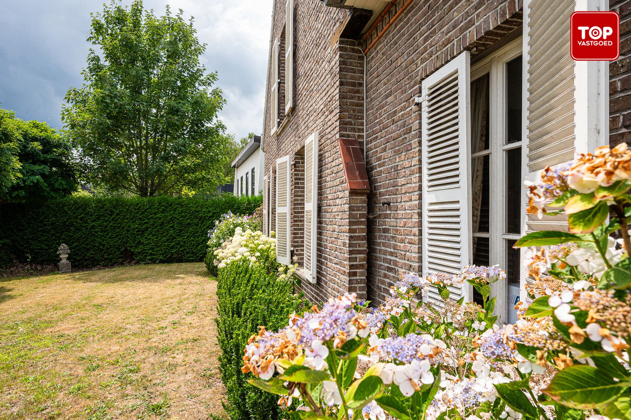 Karaktervolle woning met 3 slaapkamers, bureau en prachtige tuin in rustige, doodlopende straat foto 5
