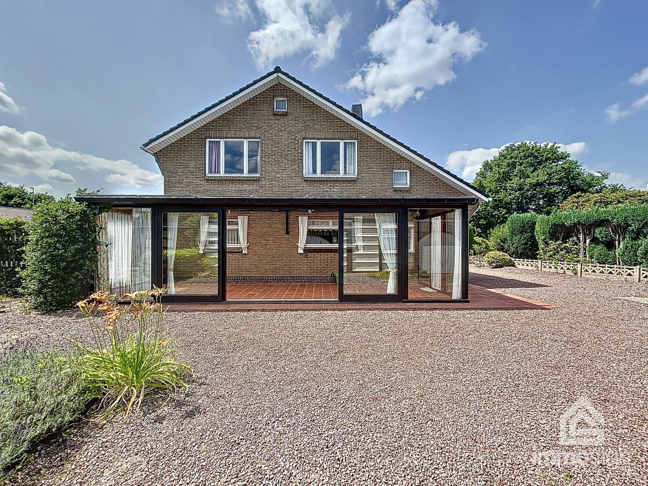 Charmante gezinswoning met potentieel op ruim hoekperceel in hartje Eksel foto 19