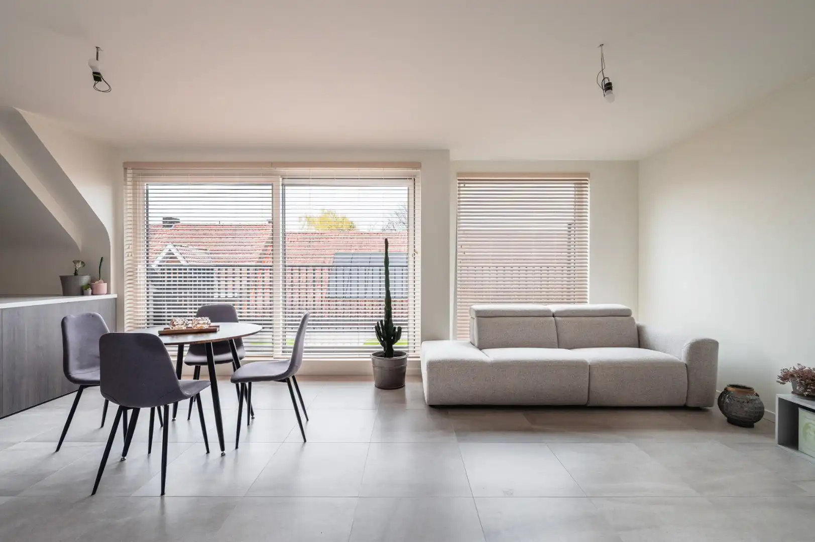 BEN appartement met aangenaam terras, 2 slks, autostaanplaats en direct instapklaar. foto 5