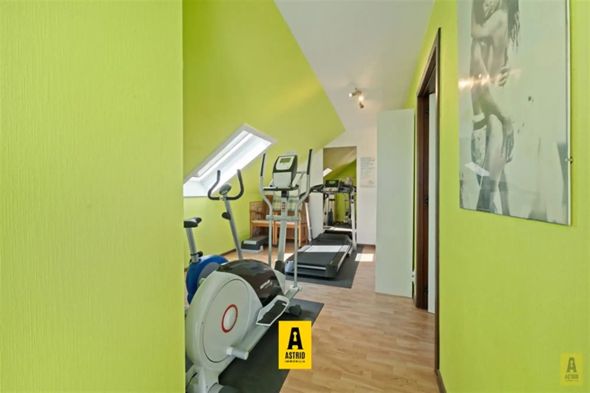 Karaktervolle voormalige dokterswoning met zee aan ruimte en mogelijkheden! foto 42