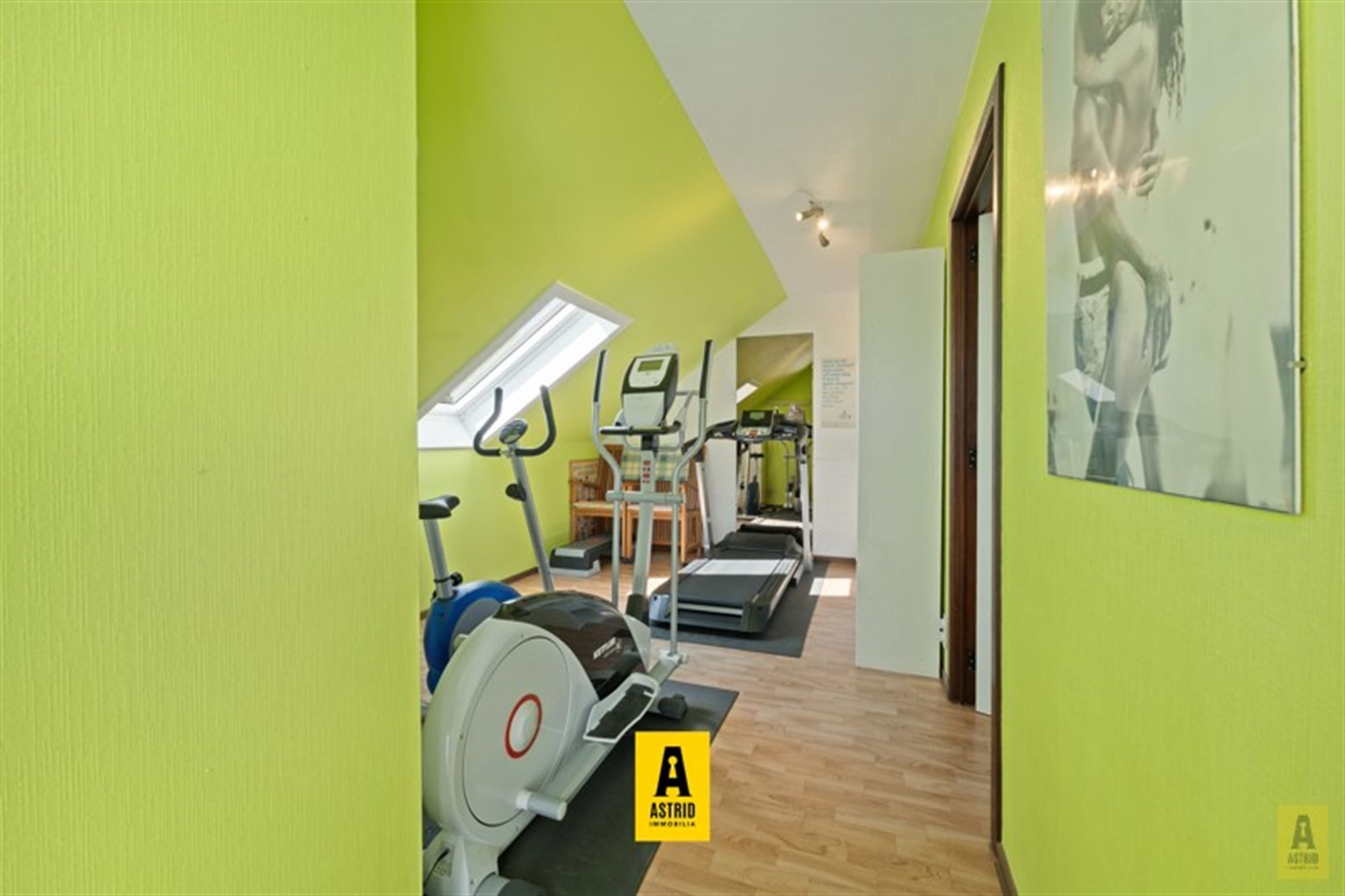 Karaktervolle voormalige dokterswoning met zee aan ruimte en mogelijkheden! foto 42