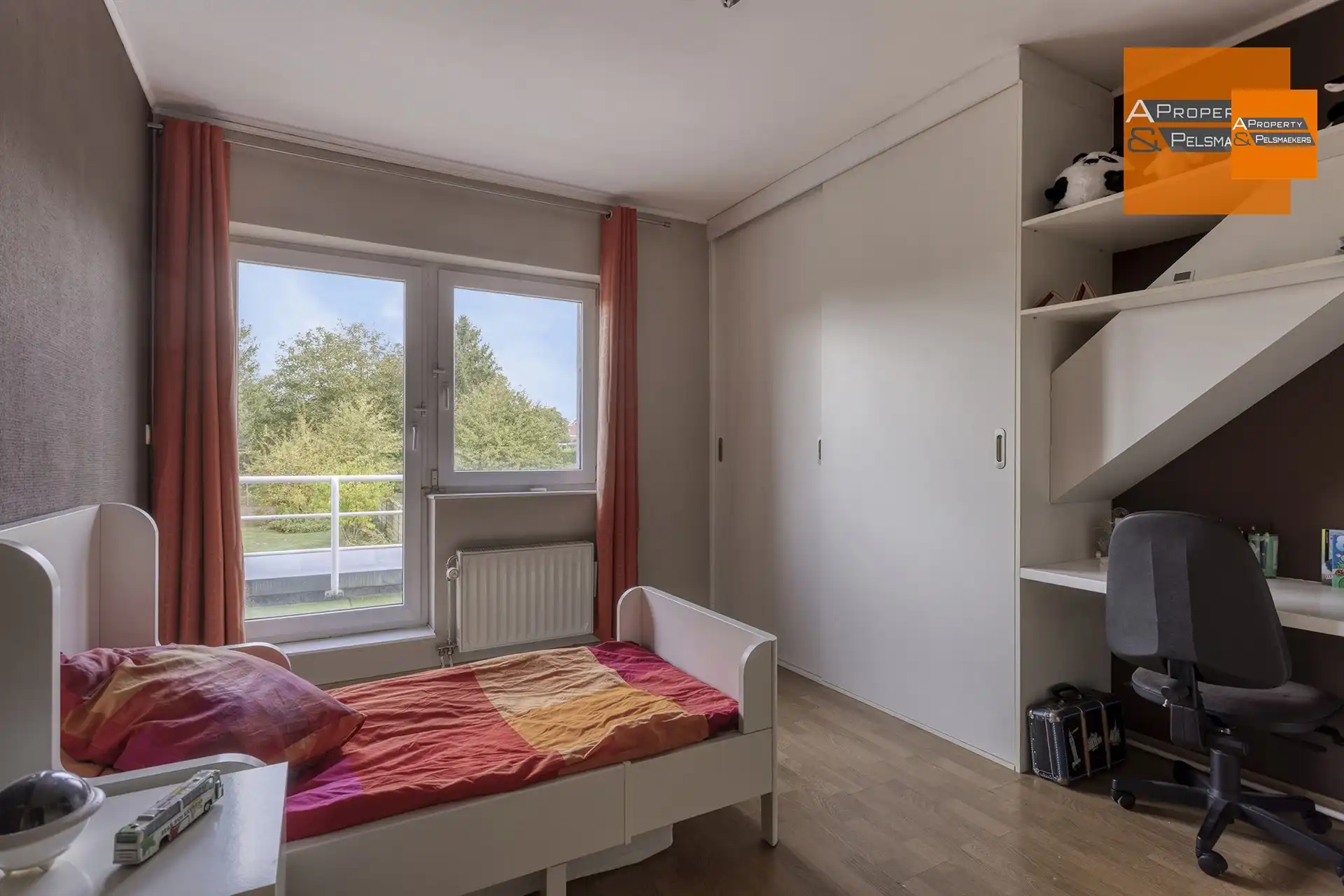 Ruime en instapklare woning met prachtige tuin in Duisburg foto 12