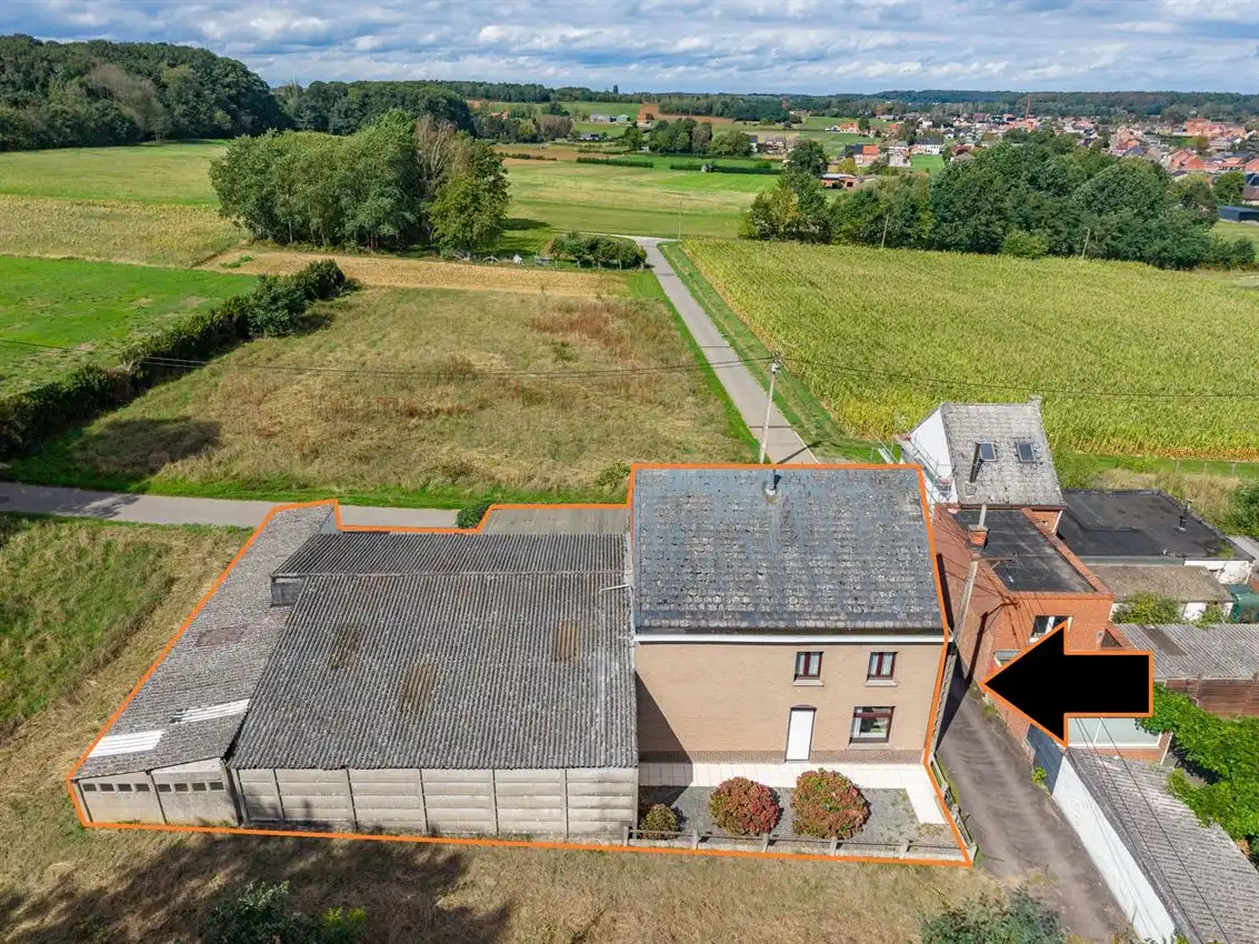 Te renoveren boerderij met 2 weides (45a en 21a) en ruime hangaar foto 2