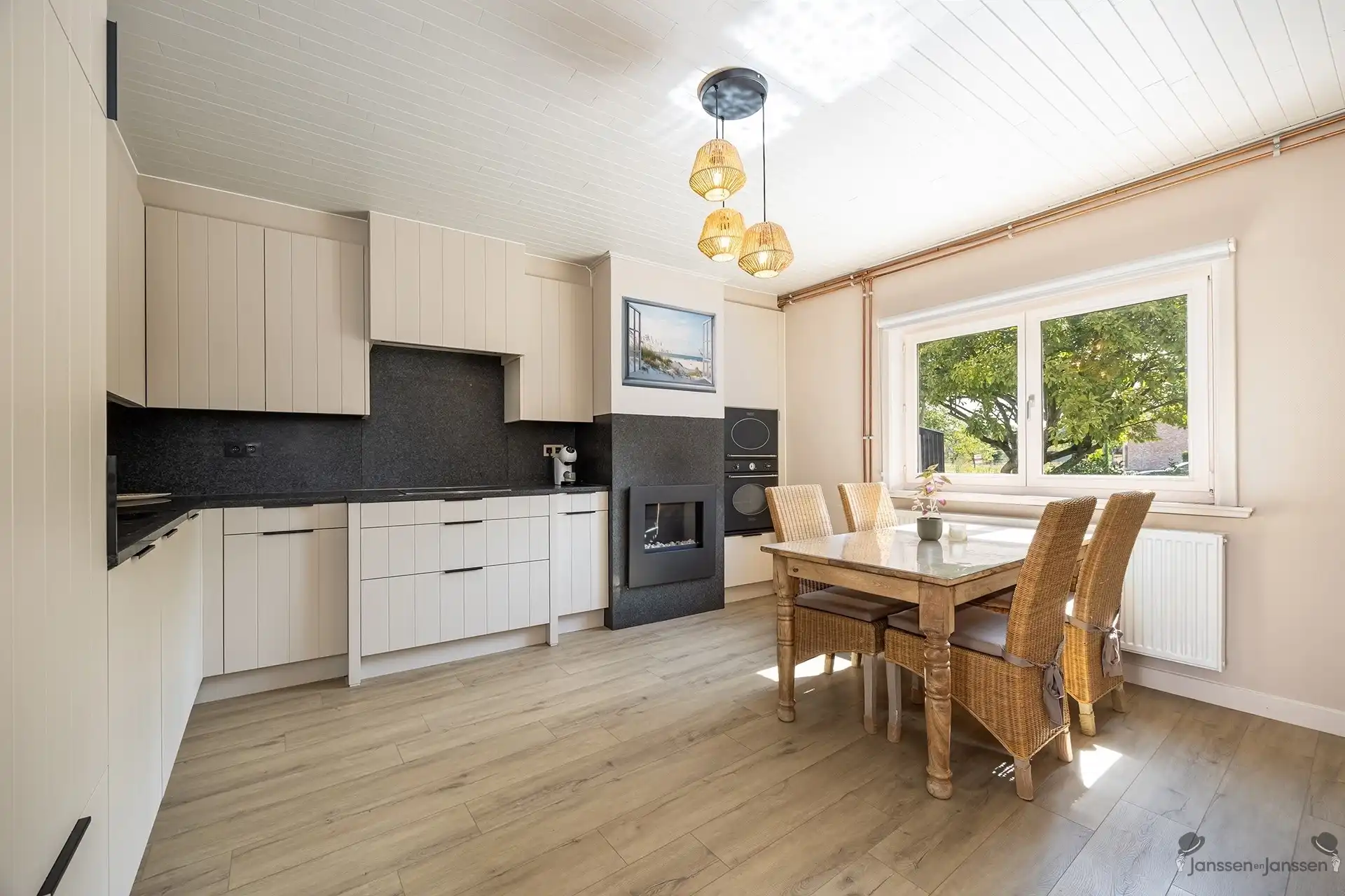Landelijke woning met mooi uitzicht en weide foto 6