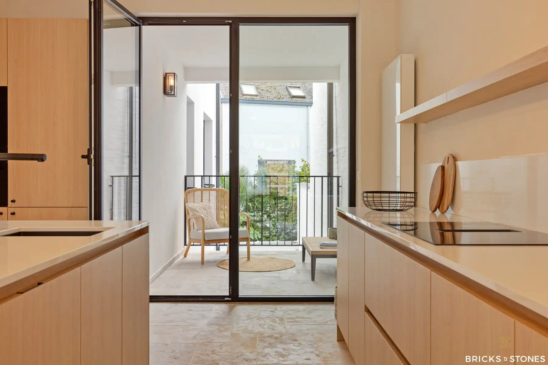 Trendy 2 slaapkamer appartement met terras foto 10