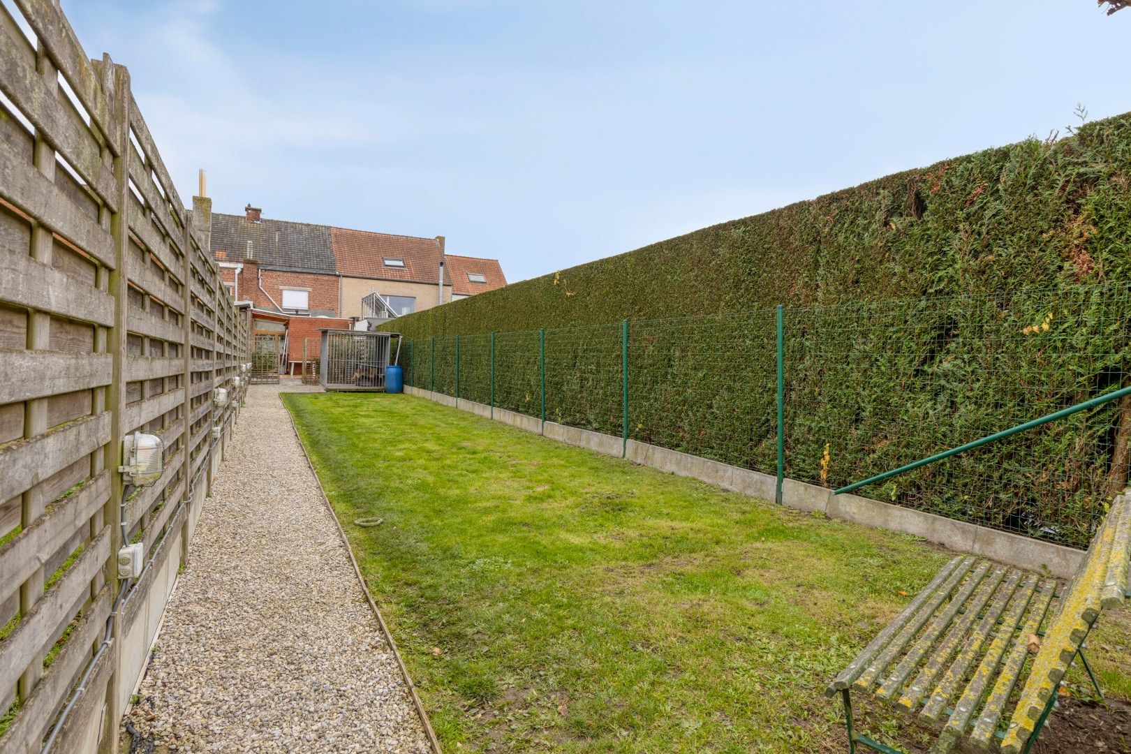 Verzorgde woning met diepe tuin, carport én uitweg! foto 23