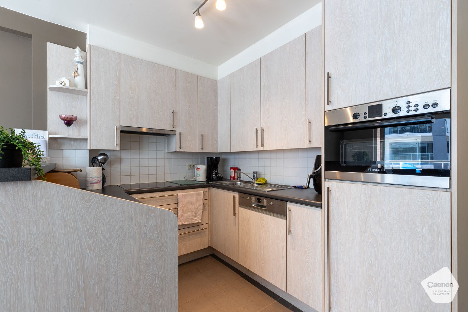 Instapklaar appartement met 2 slaapkamers en zijdelings zeezicht foto 3
