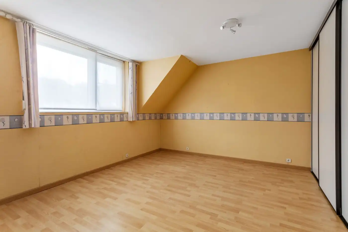 Centraal gelegen, op te frissen woning met 2 à 3 slpk., inpandige garage en tuin foto 21