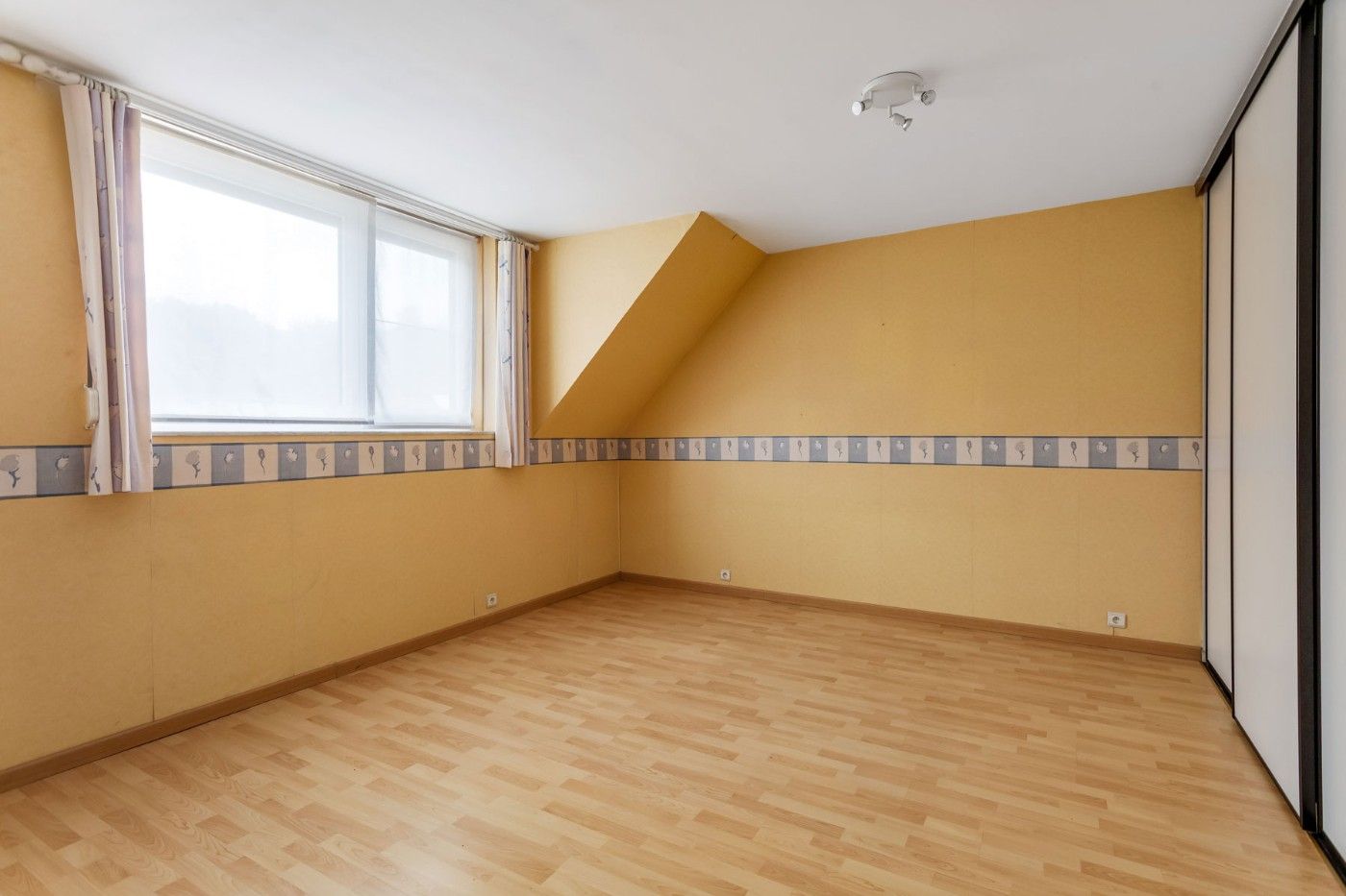 Centraal gelegen, op te frissen woning met 2 à 3 slpk., inpandige garage en tuin foto 21