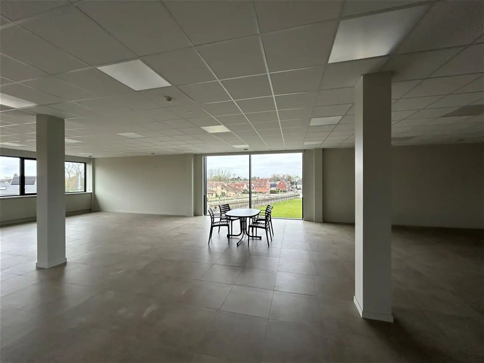 Kantoorgebouw foto 5