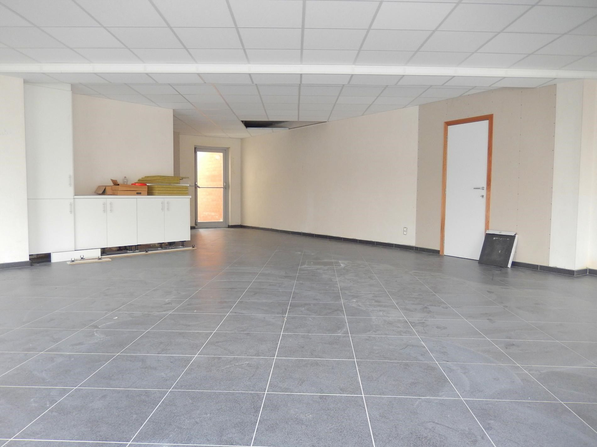 Goed gelegen handelspand op commerciële ligging te Lichtervelde foto 5