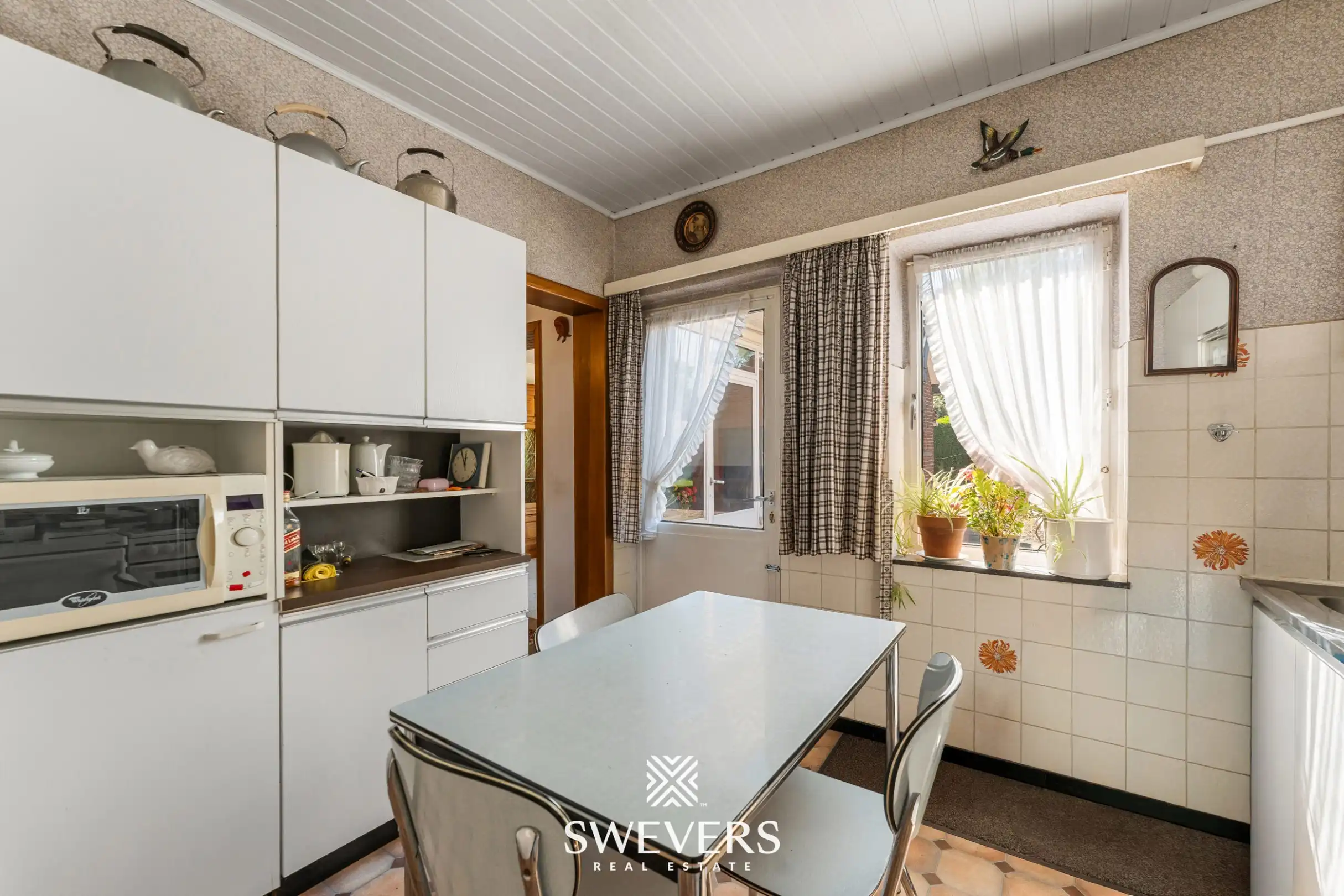 Te renoveren woning met grote tuin en 5 slaapkamers in Genk foto 8