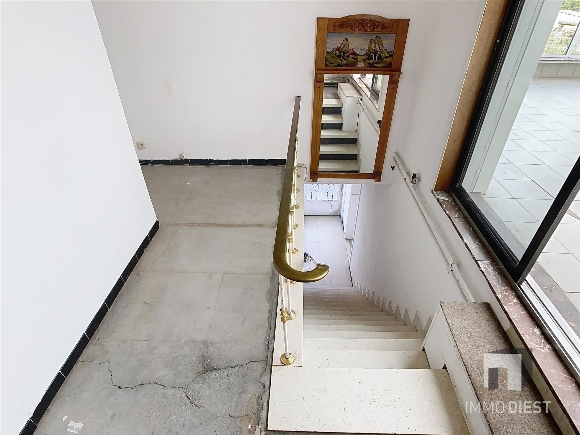 Commercieel handelshuis met appartement, veelzijdige opportuniteit in Okselaar! foto 5