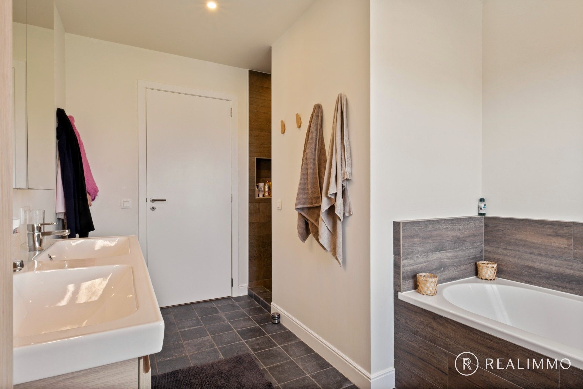 Verrassend ruime nieuwbouwwoning met 4 slaapkamers foto 14