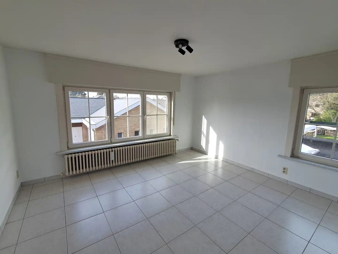 Woning in Sijsele met ruime tuin en grote garage! foto 19