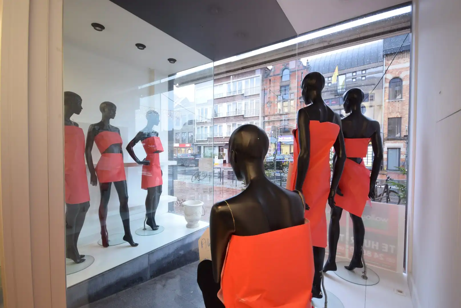 HANDELRUIMTE MET MAGAZIJN IN HET STADSCENTRUM VAN ROESELARE  foto 6