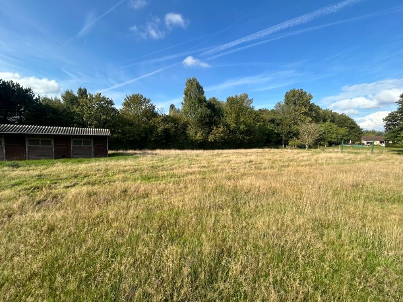 Mooi stuk grond 3.734 m² – KMO-zone Deinze foto {{pictureIndex}}