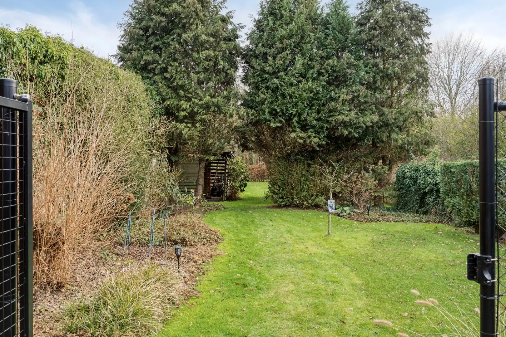 Ruime, instapklare woning met prachtig karakter en unieke tuin (29a40ca) !  foto 31