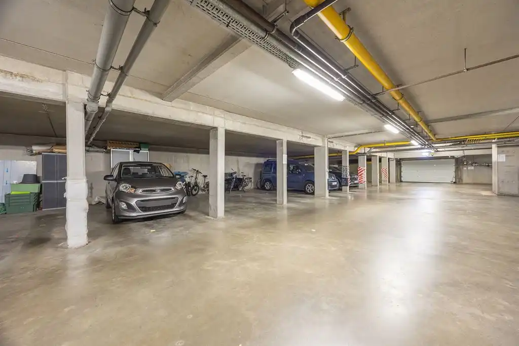 Lichtrijk appartement met 2 slaapkamers, ruim terras en P foto 18