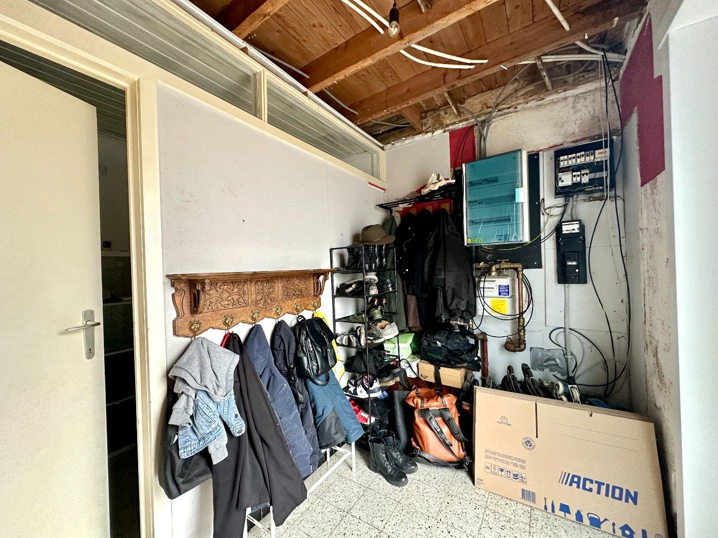 Ruime gezinswoning met 3 à 4 slaapkamers en dubbele garage in Eernegem foto 4