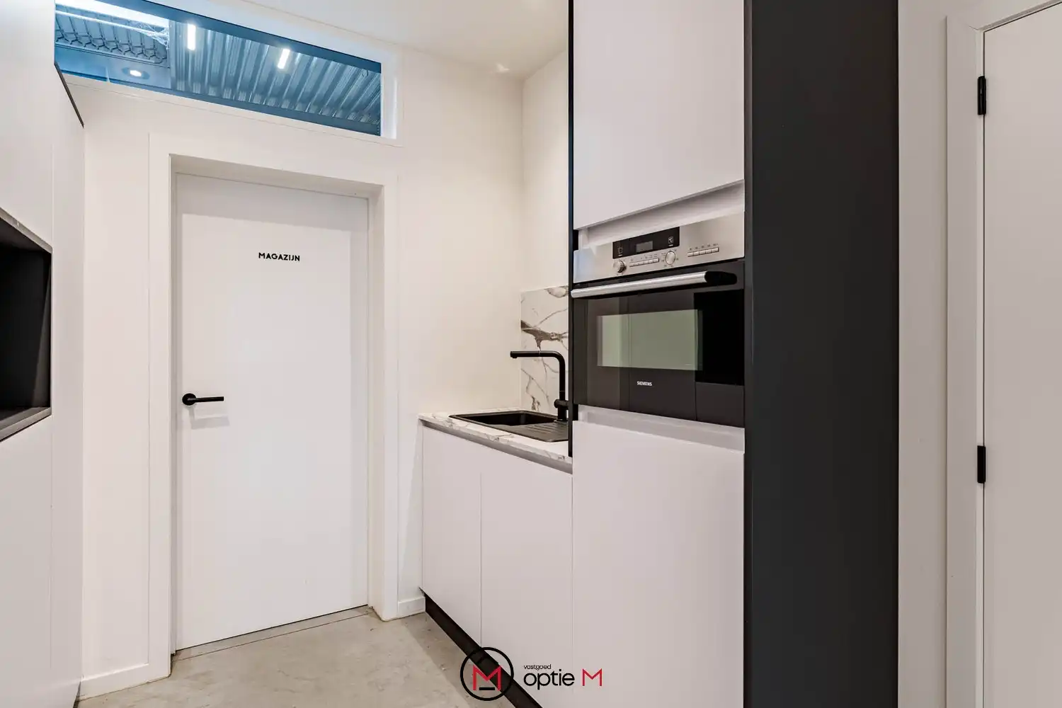 Moderne bedrijfsunit met unieke kantoren in Heusden foto 6
