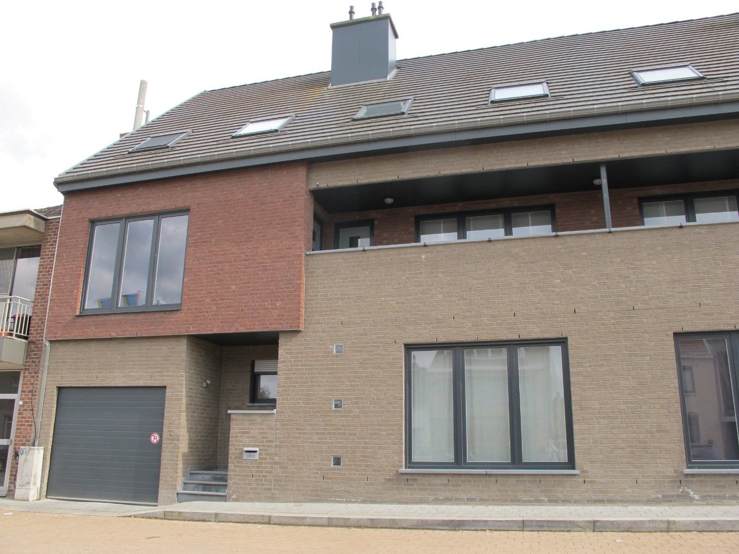 Modern triplex appartement met 3 slpks, terras, kelderberging en autostaanplaats. foto 2