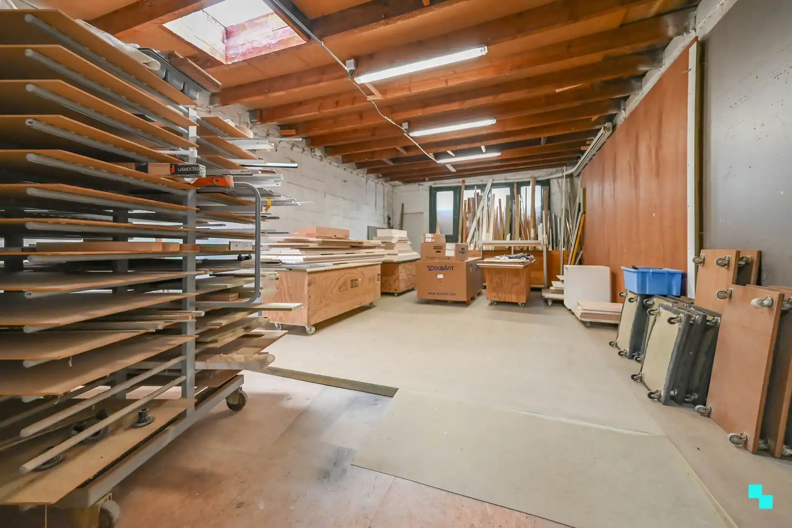 Gunstig gelegen werkplaats / magazijn met bureel en diverse parkeergelegenheid foto 9