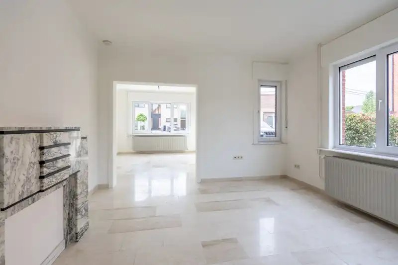 Smaakvol gerenoveerde woning met 3 slaapkamers en garage foto 2