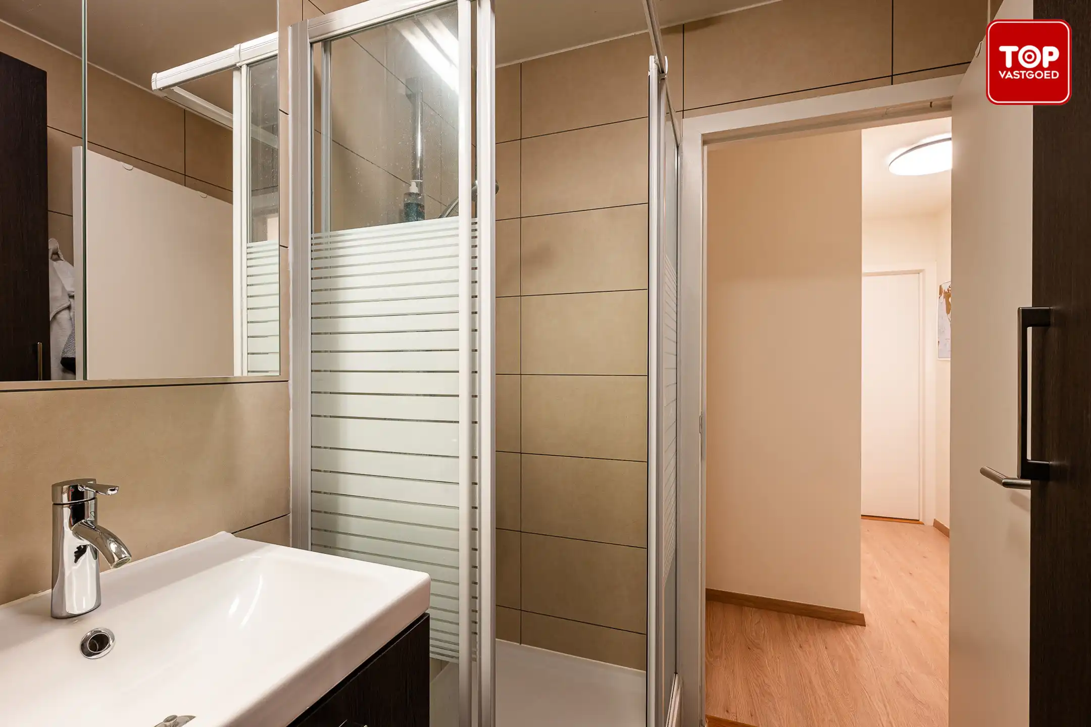 Instapklaar appartement in centrum Waarschoot foto 9