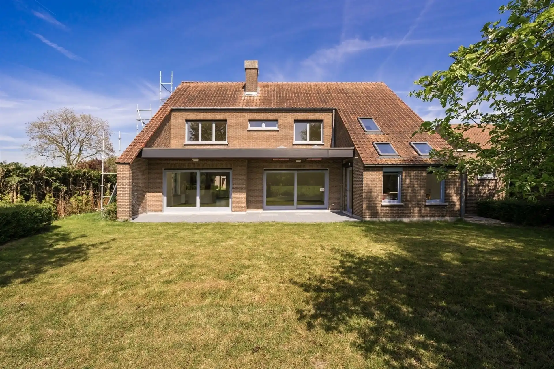 Ruime villa met 6 slaapkamers, zonnige tuin, 2 garages en oprit in rustige woonwijk te Lier foto 25