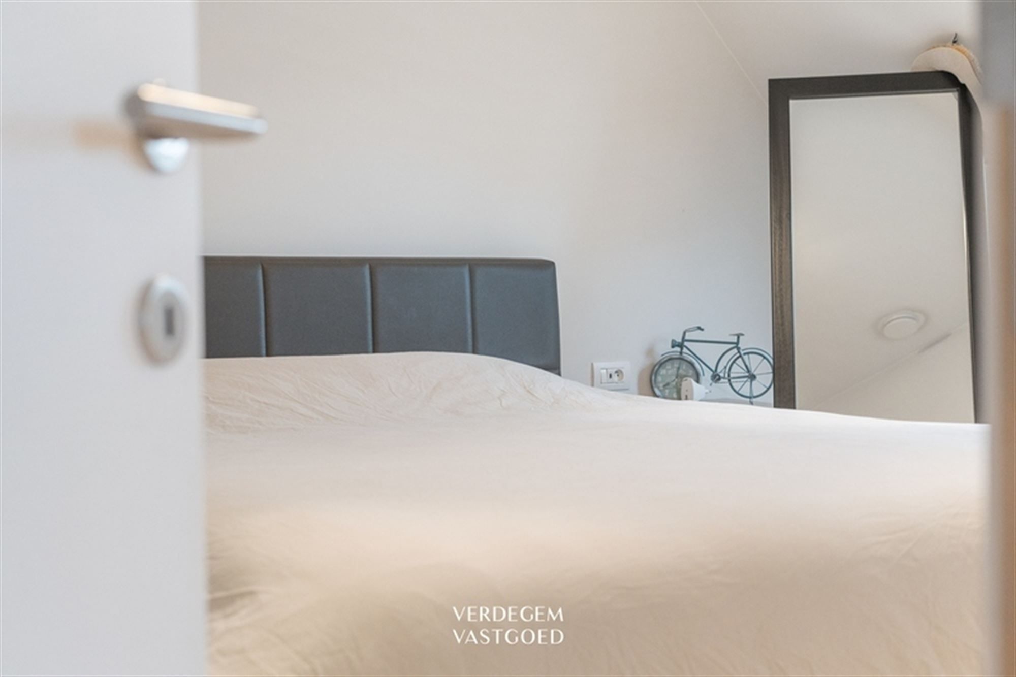 Charmante gezinswoning met 3+1 slaapkamers en praktijkruimte in de tuin foto 12