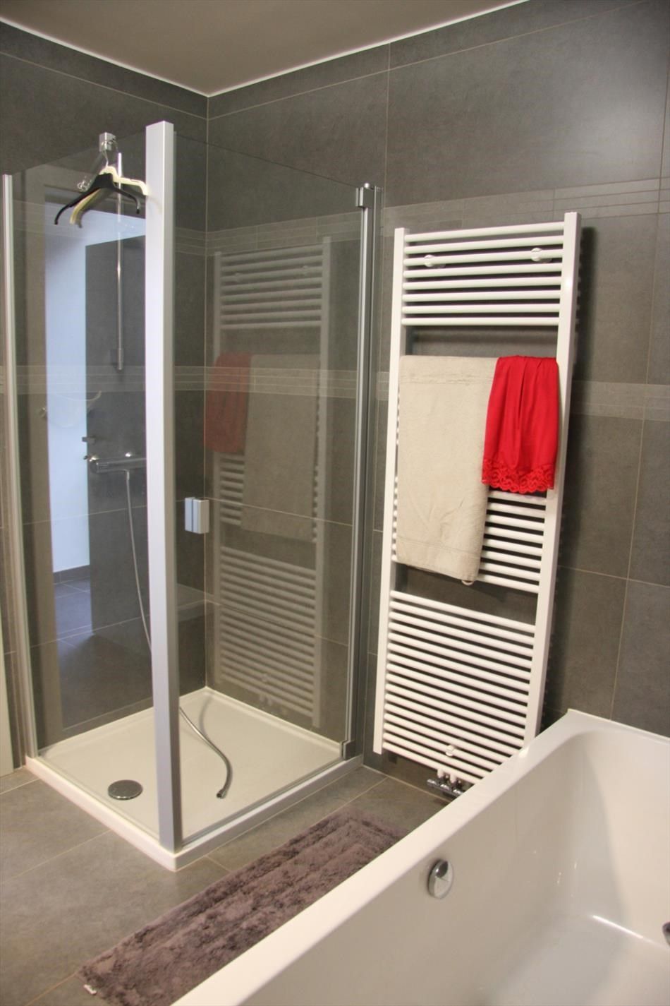 Mooi afgewerkt, ruim duplex-appartement (3 slks) met groot terras te Lierde foto 15