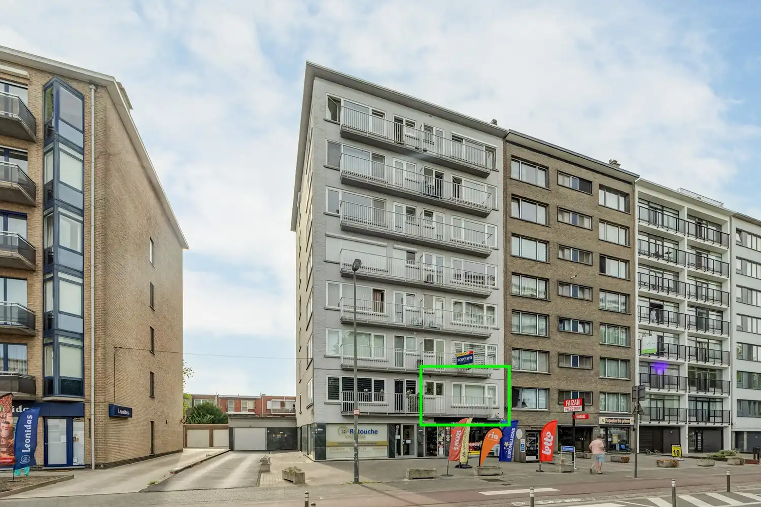 Ruim en lichtrijk 2-slpk appartement met terras, kelderberging en een parkeerplaats in Merksem! foto 24