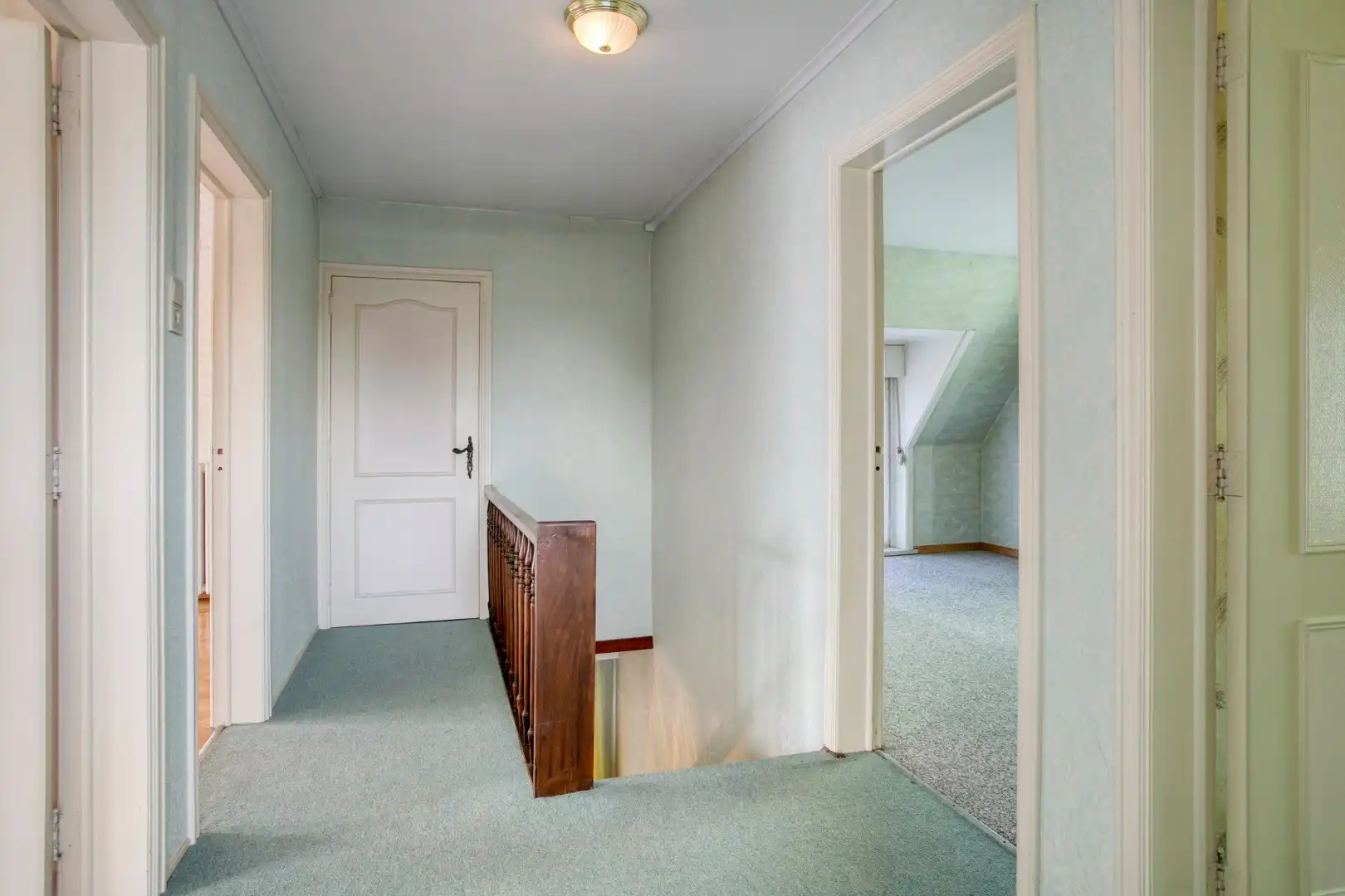 Open bebouwing met 4 slaapkamers en grote garage! foto 8