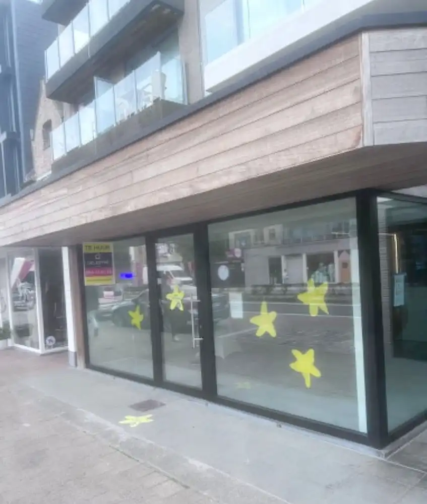 Instapklare nieuwbouw handelsruimte op A-locatie in Oostduinkerke foto 5