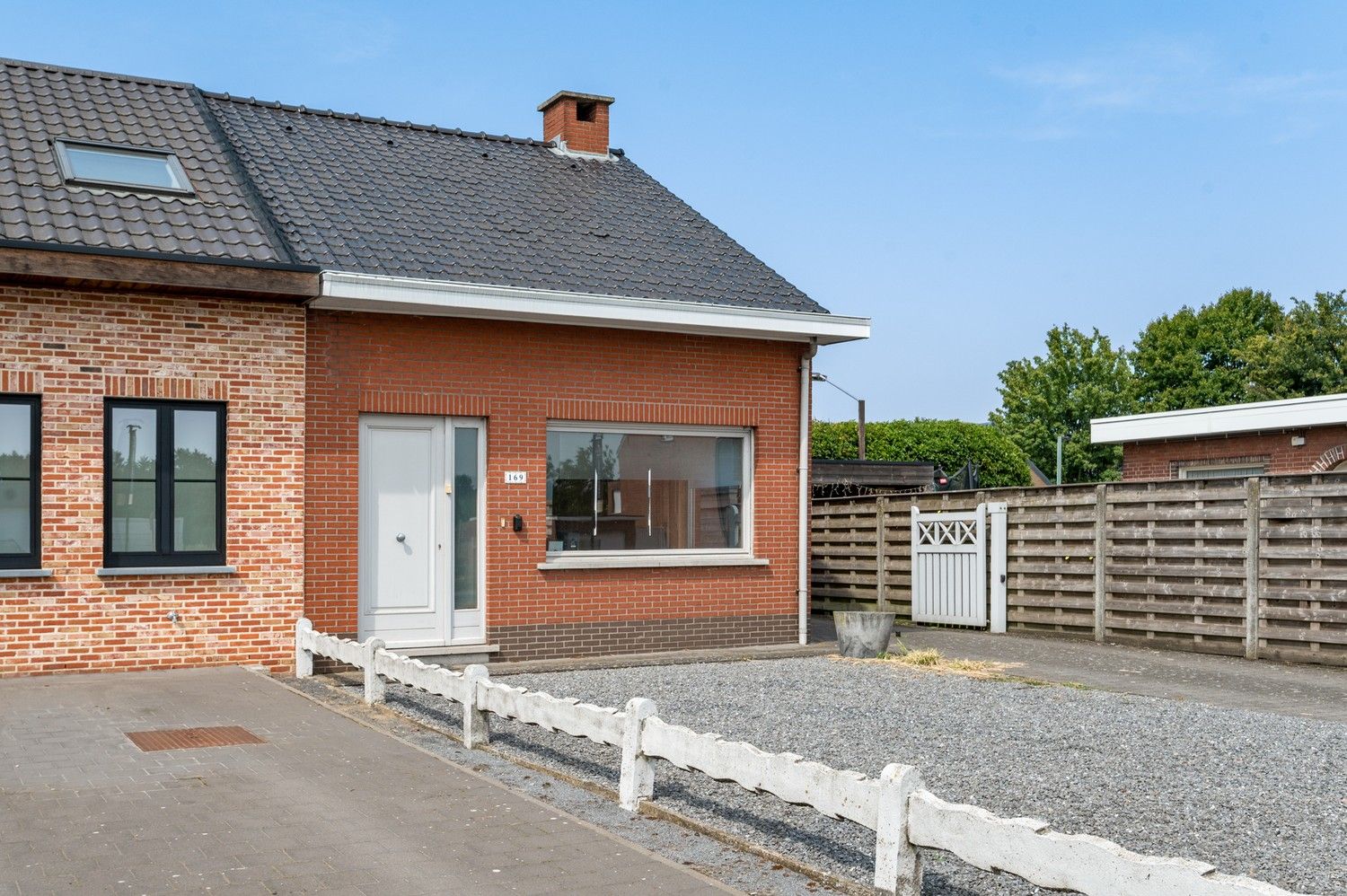 Charmante te renoveren woning met 2 slaapkamers, gezellige tuin en een grote garage in Massenhoven! foto 17