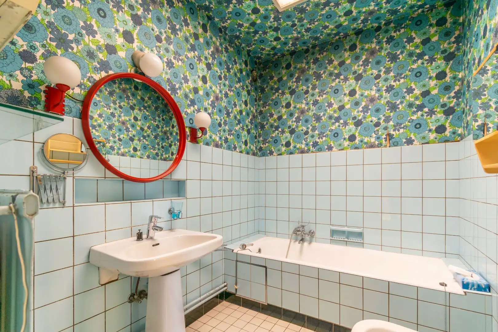 Een te vernieuwen, grote (305m²) woning!!  foto 7